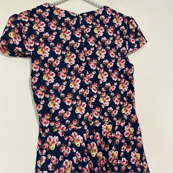 Betsey Johnson Floral Navy Cap Sleeve Fit & Flare Dress SIZE 2 - Picture 10 of 10